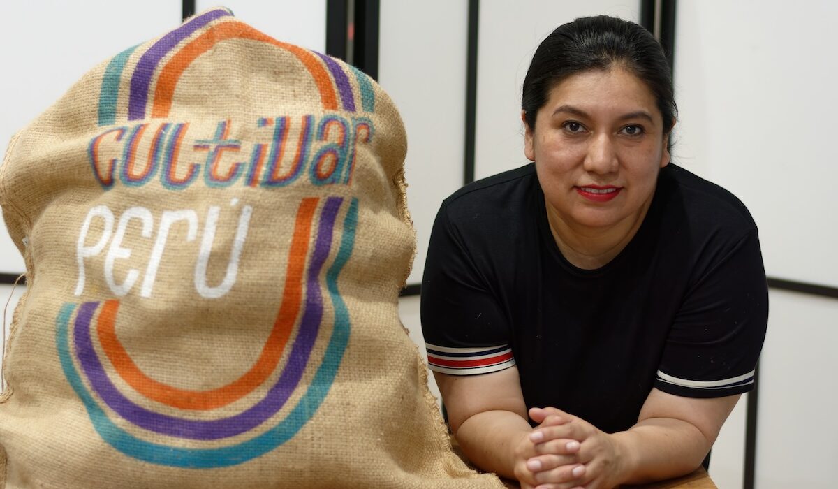 Cuando le preguntan qué siente al representar al café peruano en España, Fanny se emociona. “Wow. Orgullo, compromiso". Foto: Belén Gamarra.