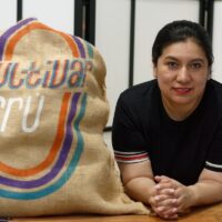 Cuando le preguntan qué siente al representar al café peruano en España, Fanny se emociona. “Wow. Orgullo, compromiso". Foto: Belén Gamarra.