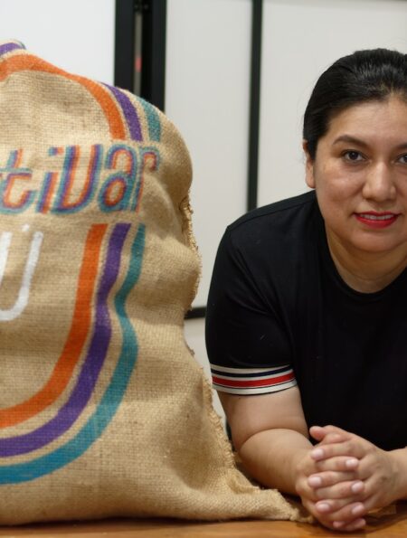 Cuando le preguntan qué siente al representar al café peruano en España, Fanny se emociona. “Wow. Orgullo, compromiso". Foto: Belén Gamarra.