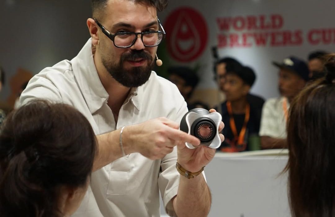 Alireza Razzaghzadeh participó en el World Brewers Cup 2025 y ocupó el octavo puesto.
