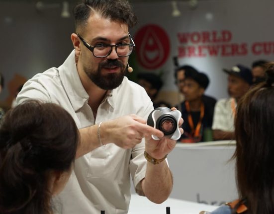 Alireza Razzaghzadeh participó en el World Brewers Cup 2025 y ocupó el octavo puesto.