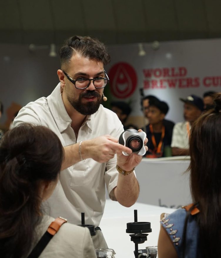 Alireza Razzaghzadeh participó en el World Brewers Cup 2025 y ocupó el octavo puesto.