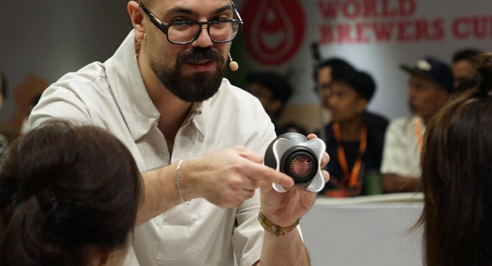 Alireza Razzaghzadeh participó en el World Brewers Cup 2025 y ocupó el octavo puesto.