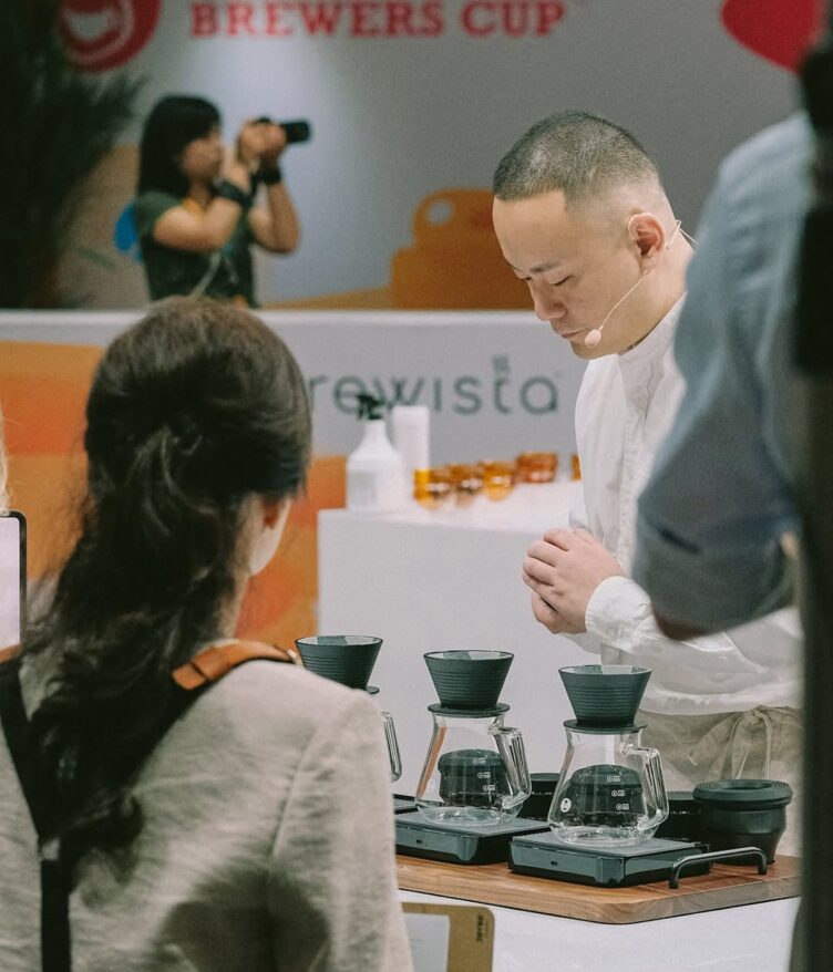 George Jinyang Peng, de China, es el nuevo campeón mundial de la World Brewers Cup 2025.